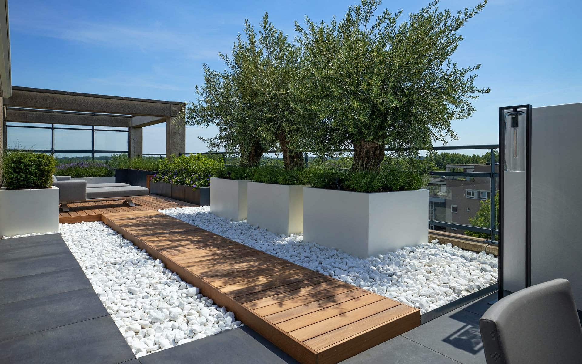 Moderne tuin: balkon op grote hoogte